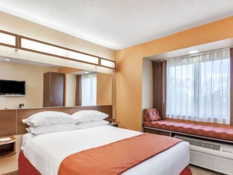 Microtel Inn & Suites By Wyndham Verona Esterno foto
