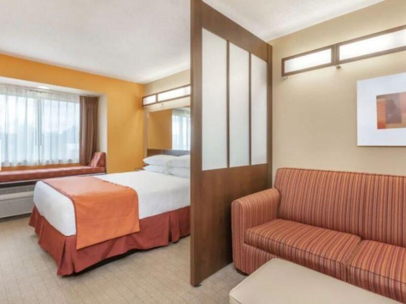 Microtel Inn & Suites By Wyndham Verona Esterno foto