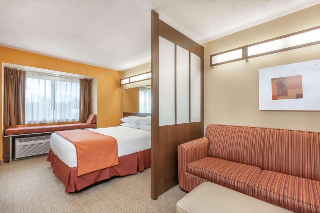 Microtel Inn & Suites By Wyndham Verona Esterno foto