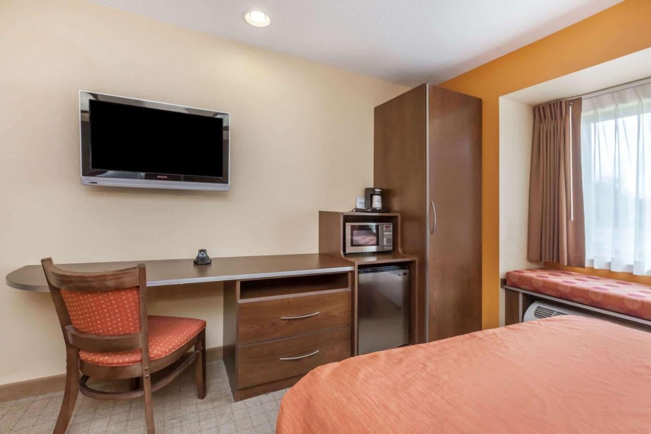 Microtel Inn & Suites By Wyndham Verona Esterno foto